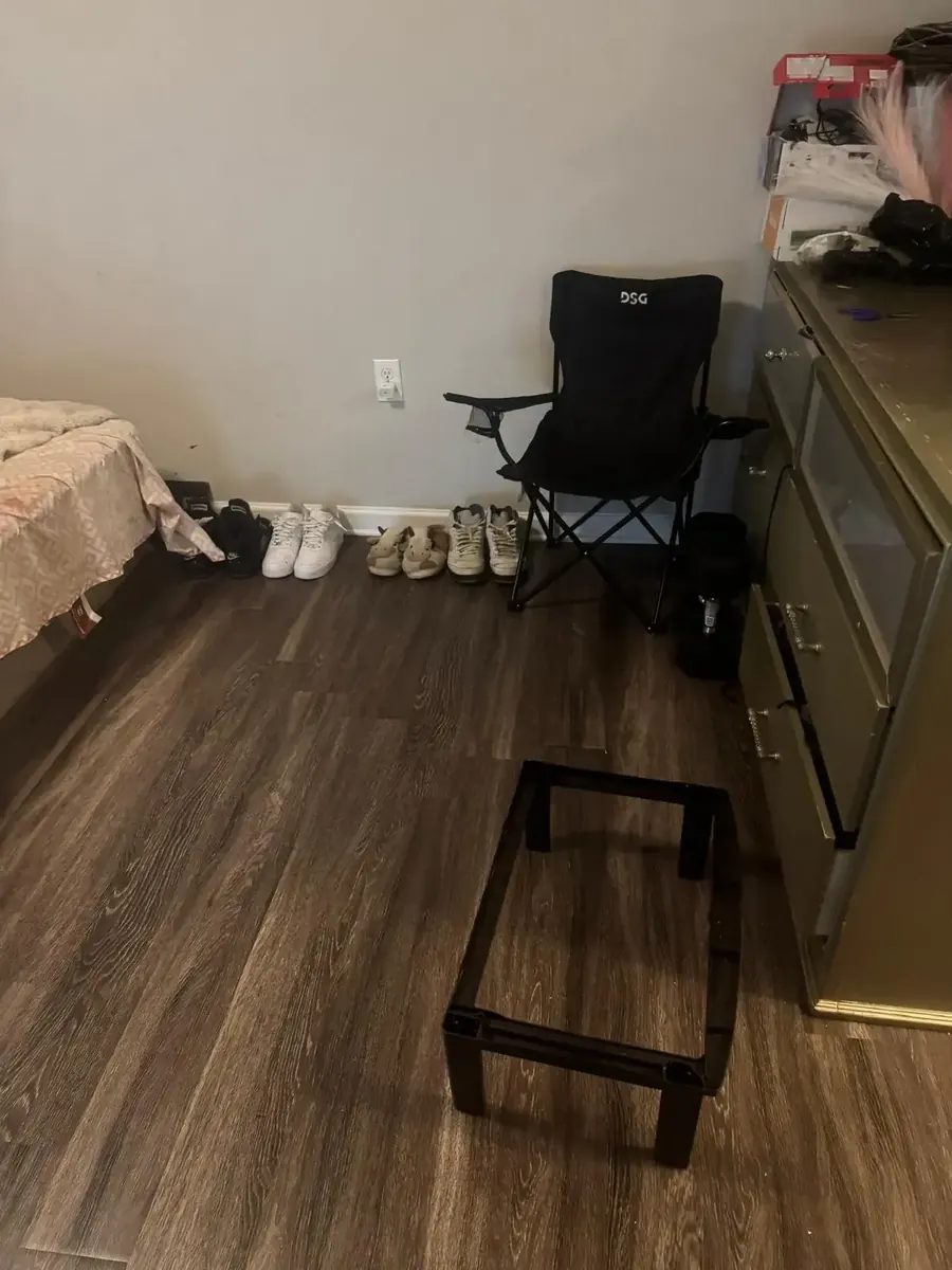 Limpieza de habitación antes y después por Golden Touch Cleaning — After